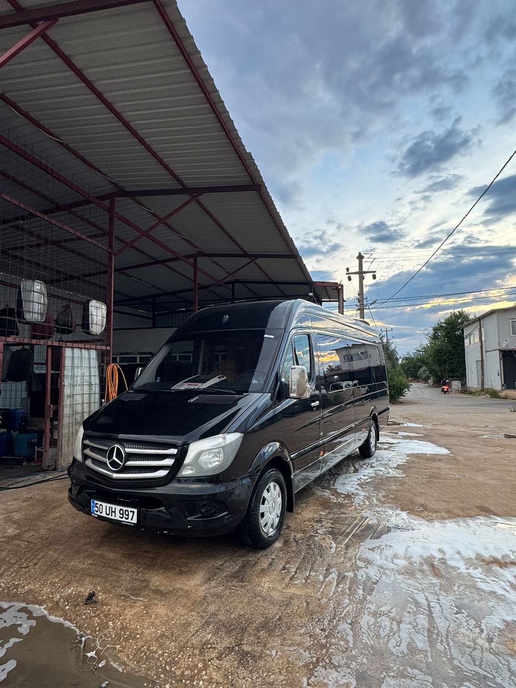 Siyah Mercedes Sprinter